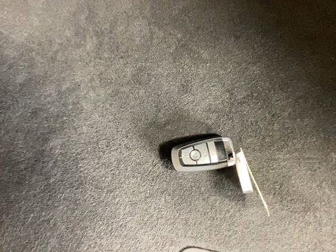 Used 2023 Ford Explorer XLT image 33