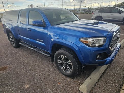 Used 2016 Toyota Tacoma TRD Sport image 7