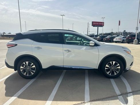 Used 2017 Nissan Murano SV w/ Premium Package image 3