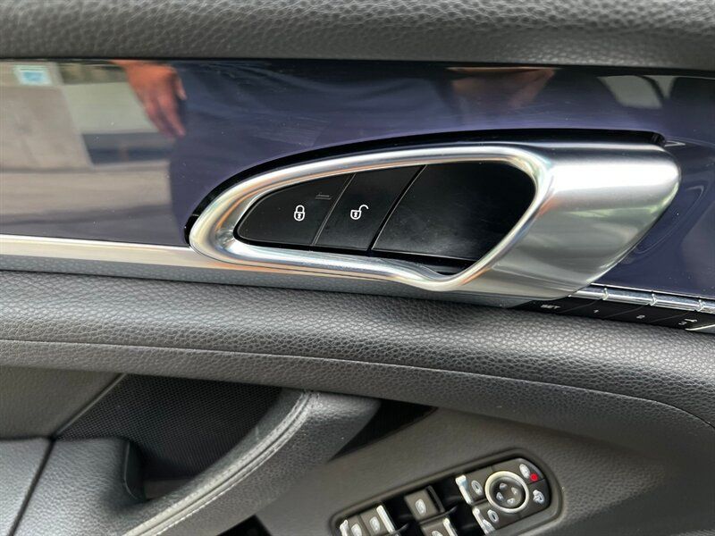 Used 2014 Porsche Panamera S RWD image 26