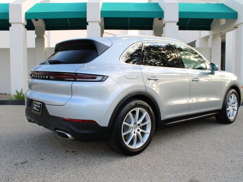 Certified 2025 Porsche Cayenne image 7