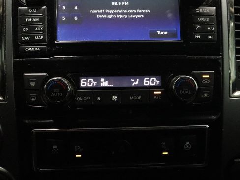 Used 2017 Nissan Titan Platinum Reserve AWD/4WD image 21