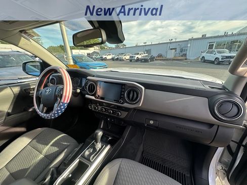 Used 2023 Toyota Tacoma SR5 AWD/4WD image 3