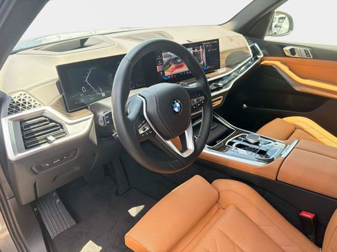 Used 2025 BMW X5 xDrive40i w/ Parking Assistance Package AWD/4WD image 17