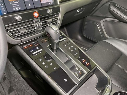 Used 2024 Porsche Macan image 37