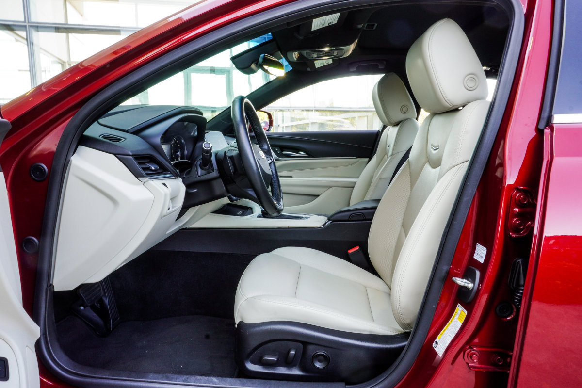 Used 2021 Cadillac CT4 Premium Luxury RWD image 33