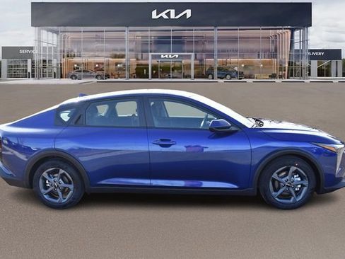 New 2025 Kia K4 LXS image 2