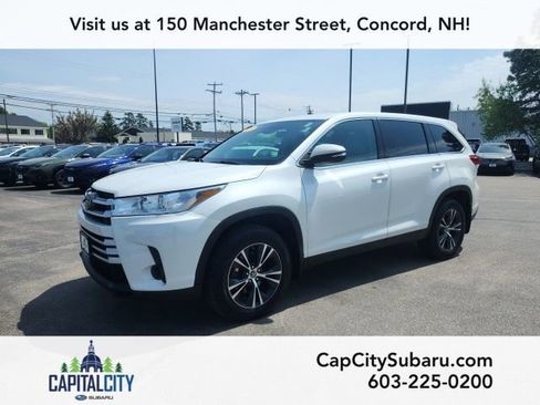 Used 2019 Toyota Highlander LE AWD/4WD image 3