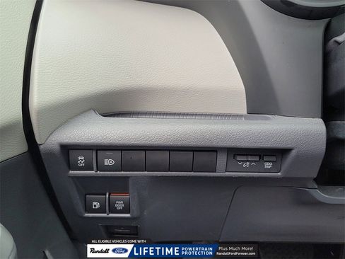 Used 2024 Toyota Sienna XLE image 15