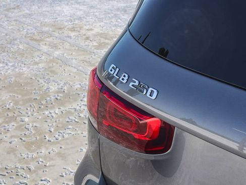 Used 2021 Mercedes-Benz GLB 250 image 7