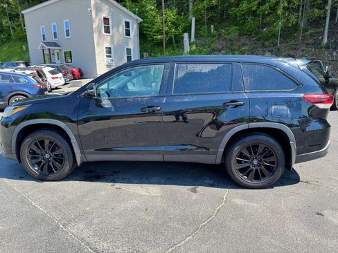 Used 2019 Toyota Highlander SE w/ Nightshade Edition AWD/4WD image 5