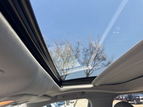 Used 2023 Toyota Highlander XLE image 8