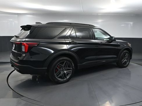 Used 2025 Ford Explorer ST-Line w/ ST-Line Street Pack AWD/4WD image 4