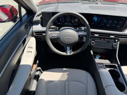 Used 2025 Hyundai Sonata SEL FWD image 19