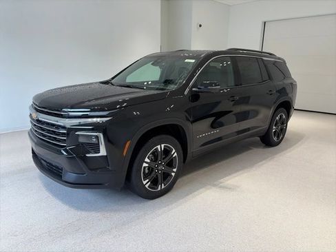 New 2027 Chevrolet Traverse LT w/ Sun and Wheel Package AWD/4WD image 3