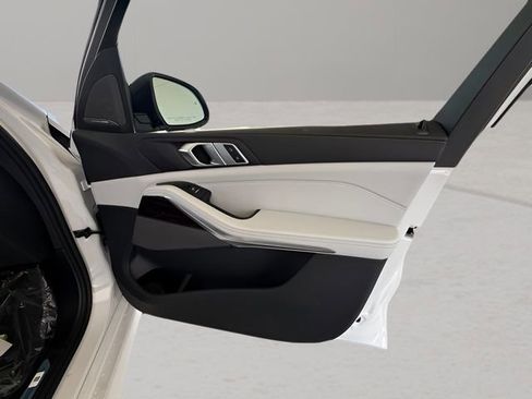Used 2026 BMW X5 sDrive40i w/ M Sport Package image 31