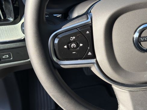 Certified 2025 Volvo XC60 B5 Plus image 19