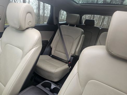 Used 2019 Hyundai Santa Fe XL image 6