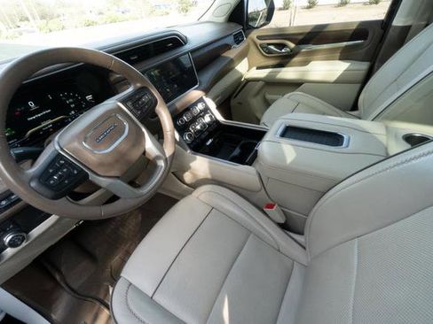 Used 2022 GMC Yukon XL Denali image 21