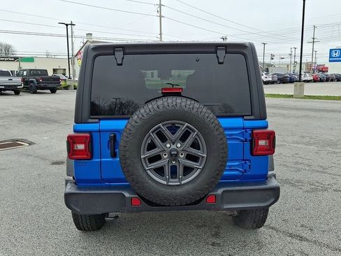 Used 2025 Jeep Wrangler Unlimited Sport AWD/4WD image 9