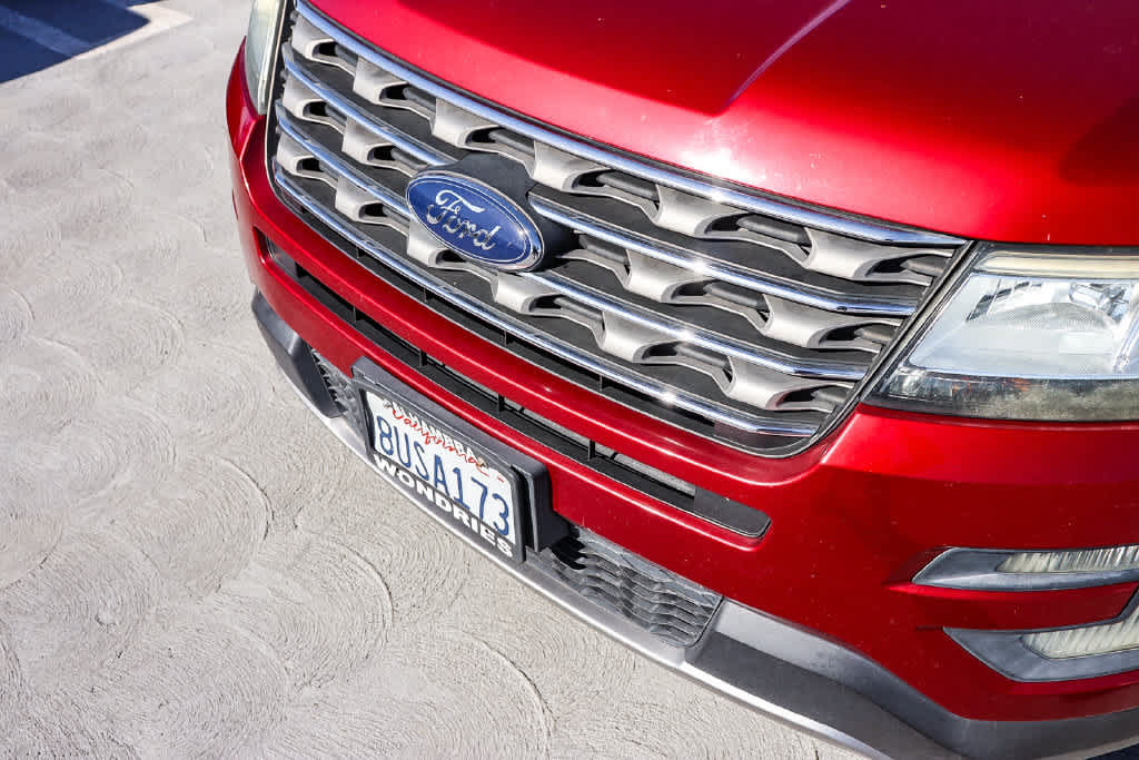 Used 2017 Ford Explorer XLT FWD image 8