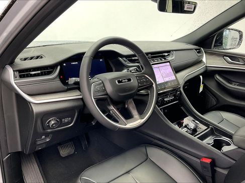 New 2025 Jeep Grand Cherokee L Limited image 4
