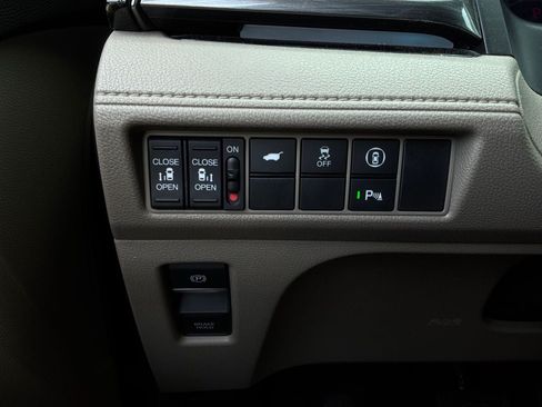 Used 2023 Honda Odyssey Elite image 34