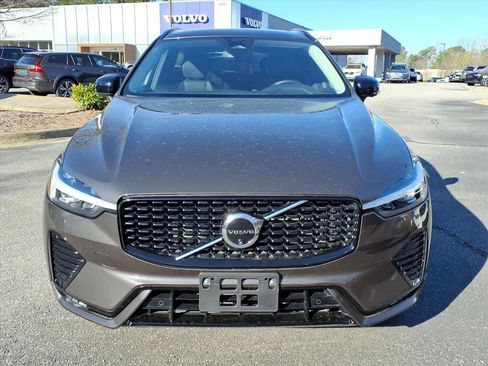 Certified 2025 Volvo XC60 B5 Plus image 10