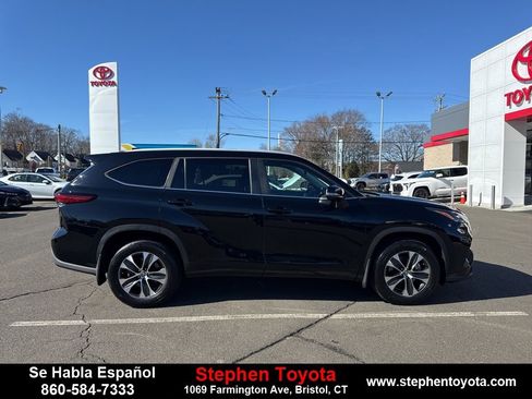 Used 2023 Toyota Highlander XLE image 8