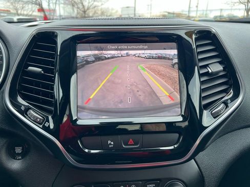 Used 2019 Jeep Cherokee Limited image 33