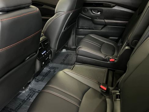 Used 2024 Honda Pilot TrailSport image 4