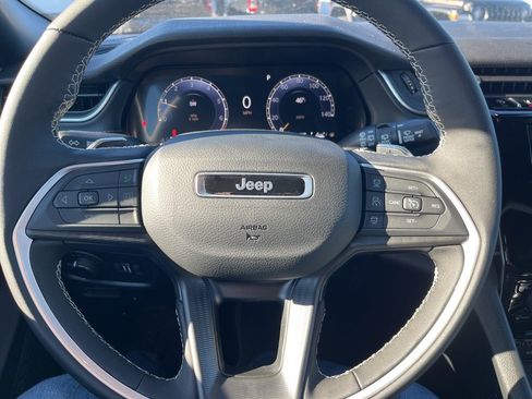 New 2025 Jeep Grand Cherokee Altitude image 20