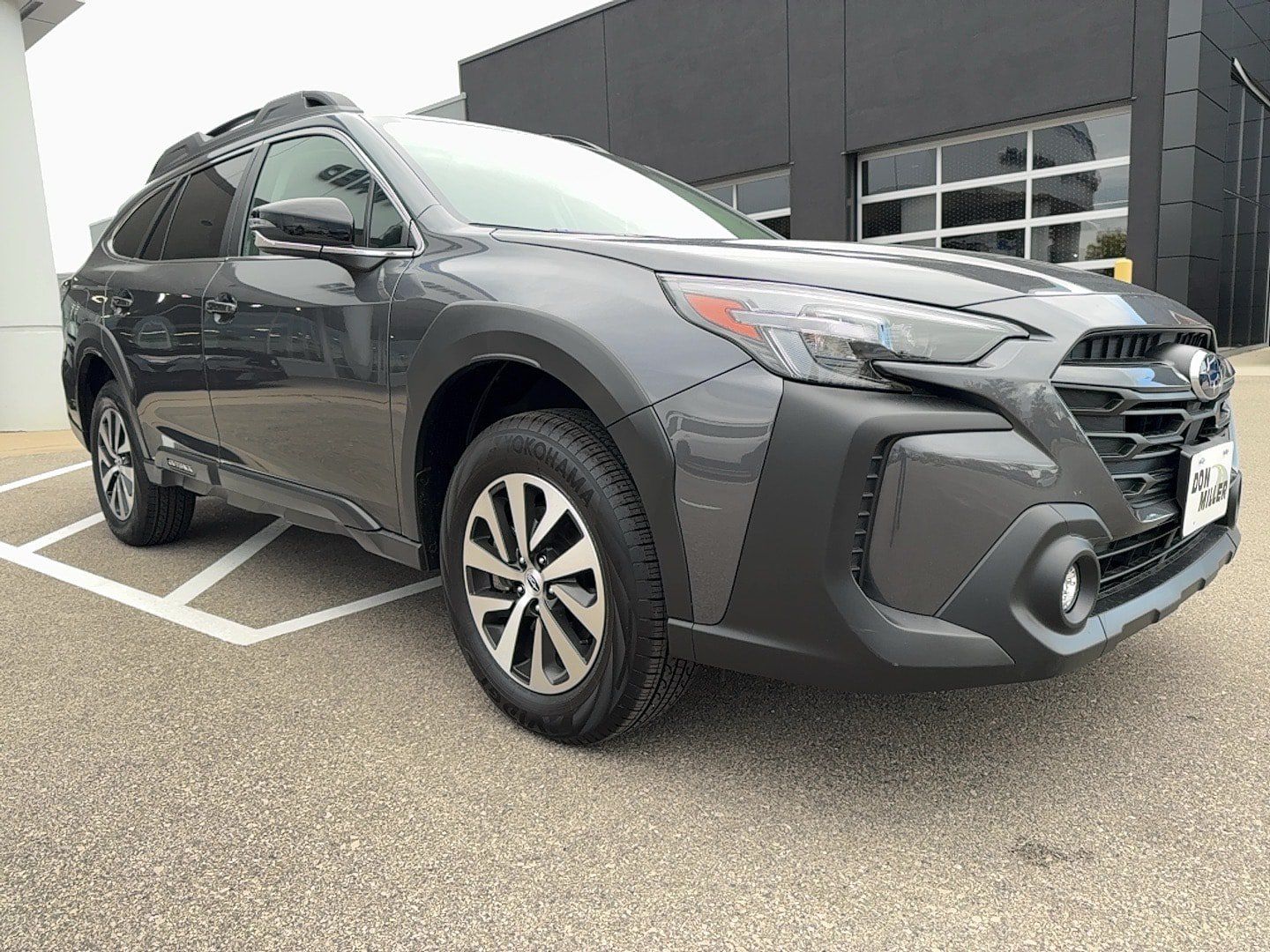 Used 2025 Subaru Outback Premium AWD/4WD image 1