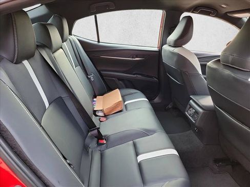 Used 2025 Toyota Camry SE w/ Convenience Package FWD image 16