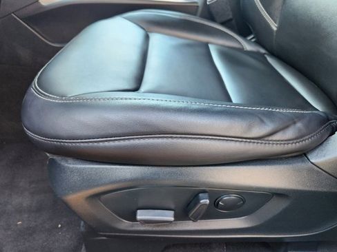 Used 2024 Ford Explorer XLT w/ Equipment Group 202A image 23