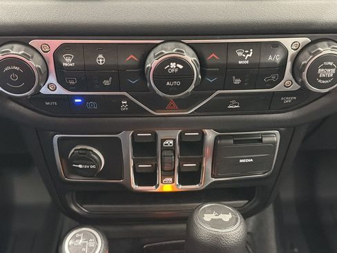 Used 2025 Jeep Wrangler Unlimited Sahara image 23