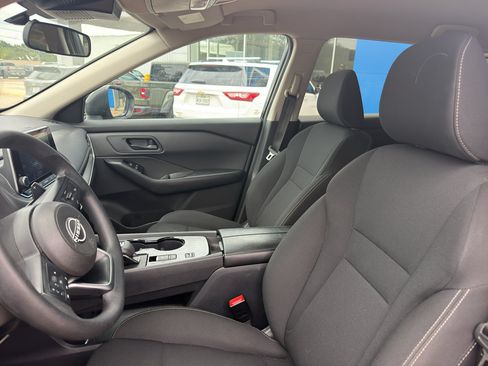 Used 2024 Nissan Rogue S FWD image 3