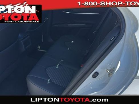 Used 2020 Toyota Camry SE image 16