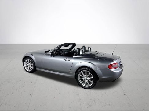 Used 2011 MAZDA MX-5 Miata Grand Touring RWD image 8
