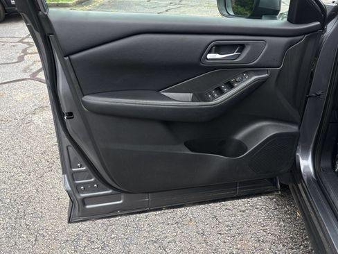 Used 2025 Nissan Rogue SV FWD image 18