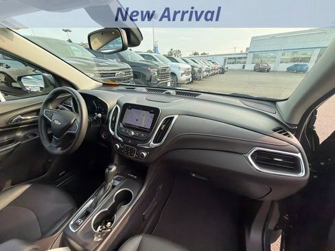 Used 2018 Chevrolet Equinox Premier AWD/4WD image 3