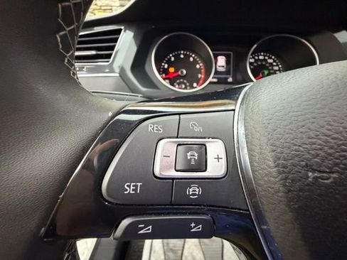 Used 2021 Volkswagen Tiguan SE w/ Panoramic Sunroof Package AWD/4WD image 22
