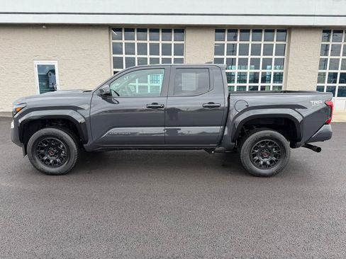 Used 2025 Toyota Tacoma TRD Sport AWD/4WD image 8