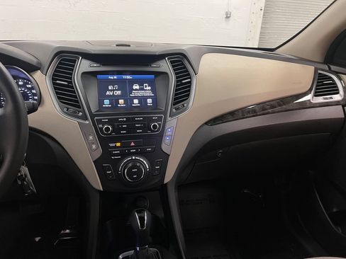 Used 2017 Hyundai Santa Fe Sport FWD image 18