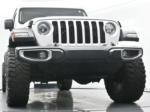 Used 2023 Jeep Gladiator Sport AWD/4WD image 40