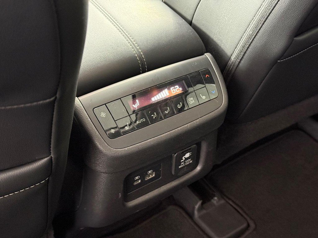 Used 2023 Nissan Pathfinder SL AWD/4WD image 21