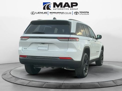 New 2025 Jeep Grand Cherokee Laredo AWD/4WD image 6