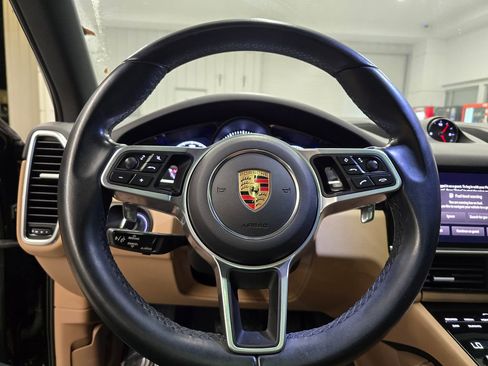 Used 2023 Porsche Cayenne Base image 18