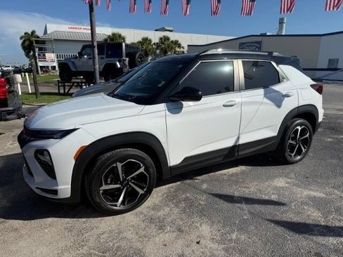 Used 2023 Chevrolet TrailBlazer RS FWD image 3