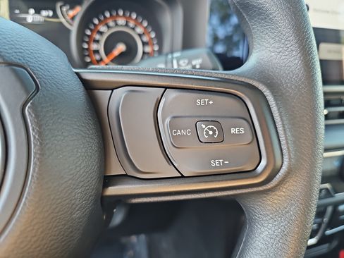 Used 2026 Jeep Gladiator Sport AWD/4WD image 18